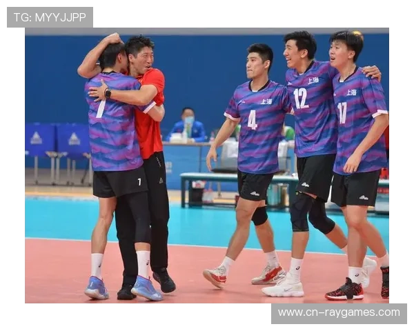 全运会青年组选手赛后相拥,团队胜利高于个人